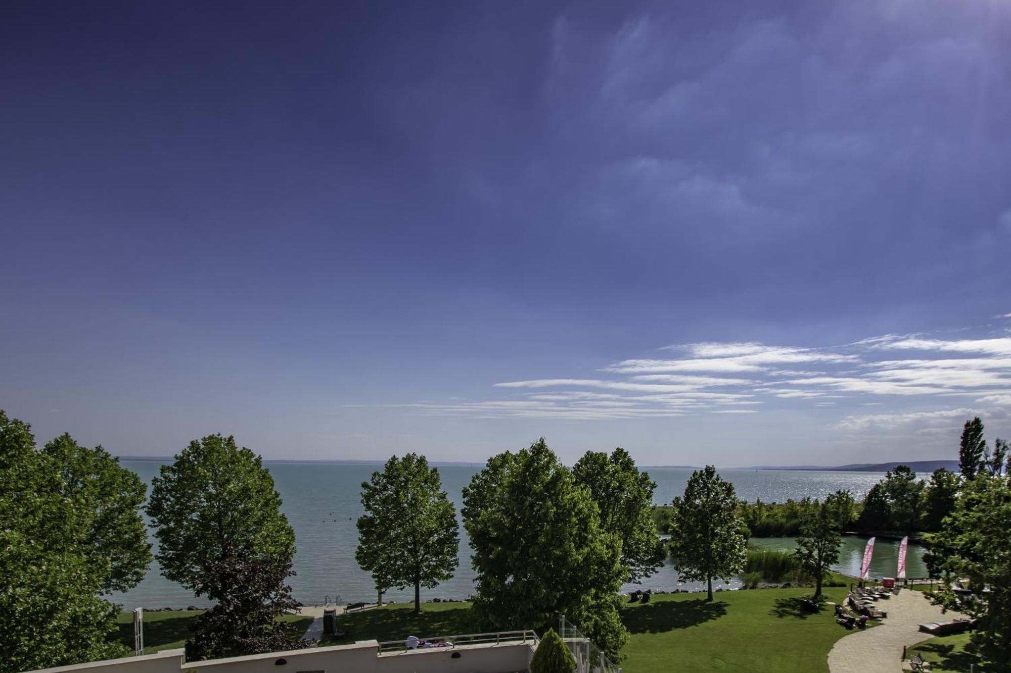 Kenese Bay Garden Resort & Conference Balatonkenese Exteriör bild